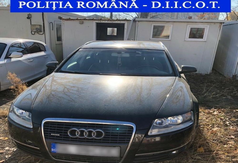 Reținuți pentru trafic de persoane, prostituție și spălare de bani