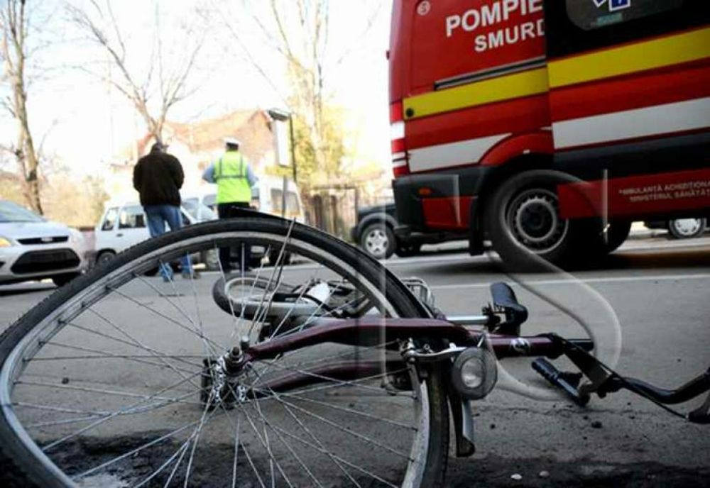 Biciclist accidentat pe o stradă din municipiul Tecuci