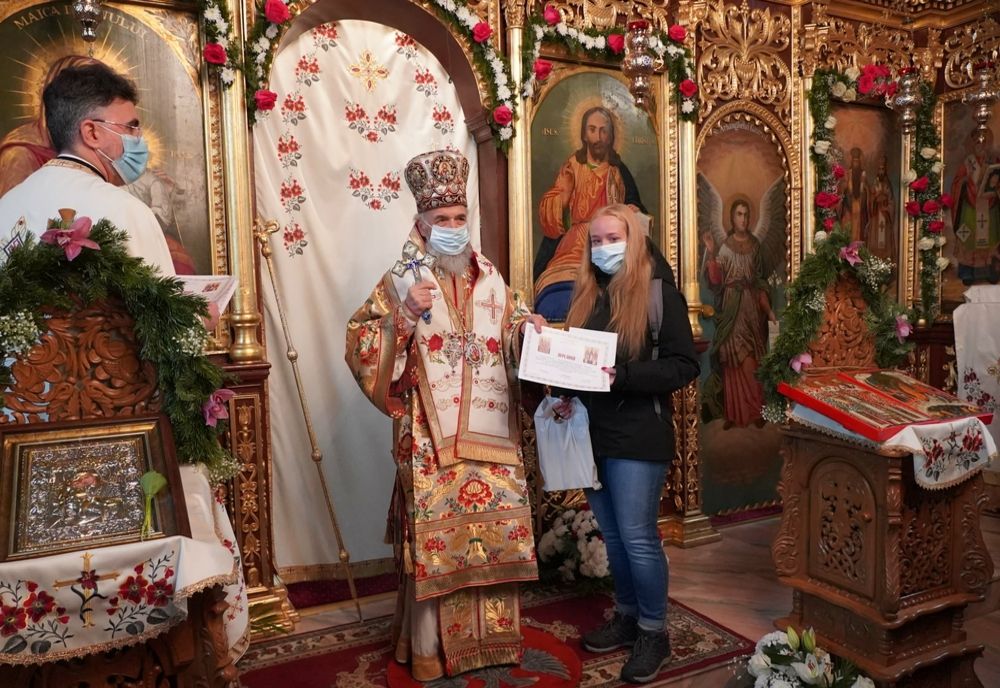 Elevi din Galaţi premiați de ÎPS Casian pentru rezultate remarcabile la învăţătură