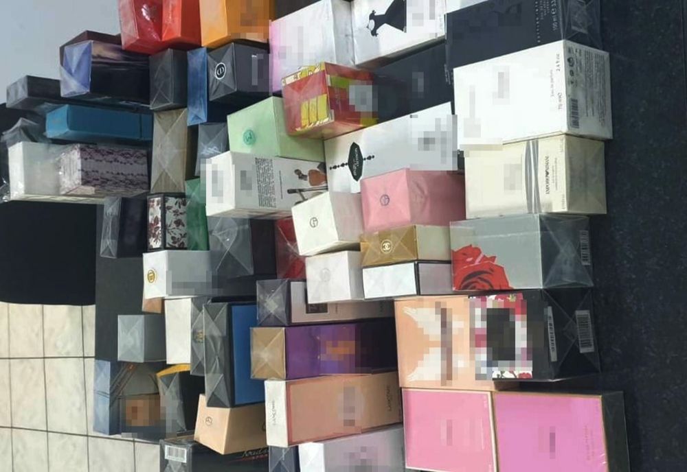 Parfumuri susceptibile a fi contrafăcute, confiscate de poliţiştii de frontieră gălățeni