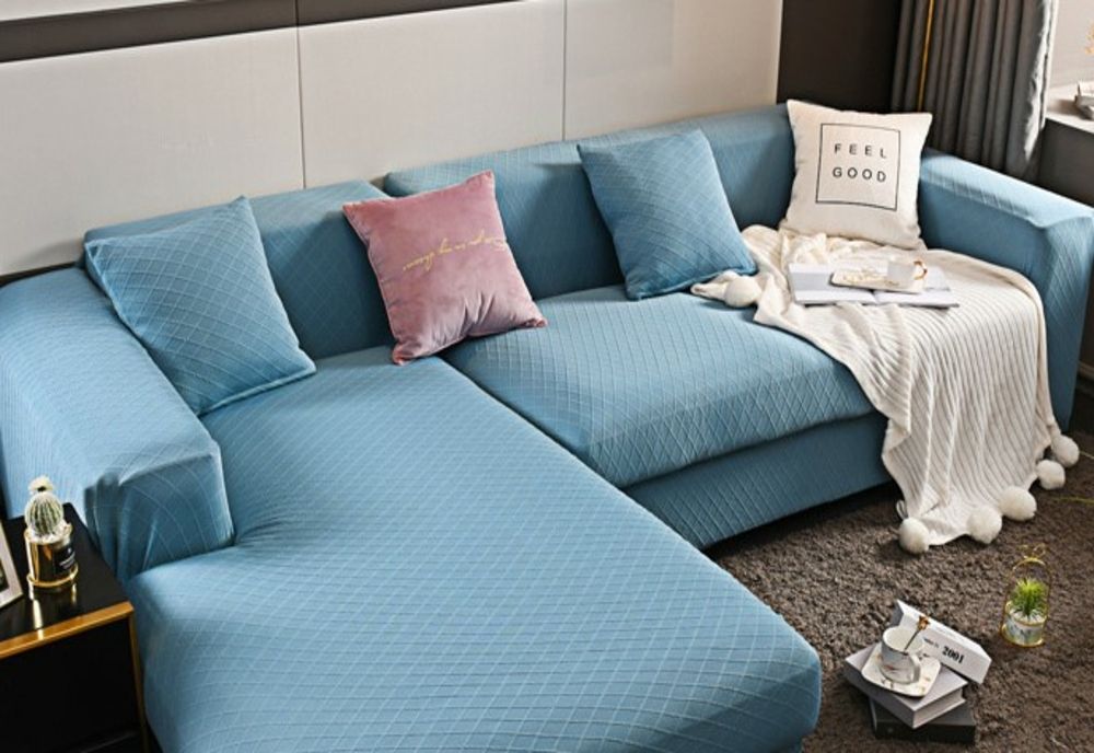 Reținuți pentru furtul a 8 canapele dintr-o societate comercială