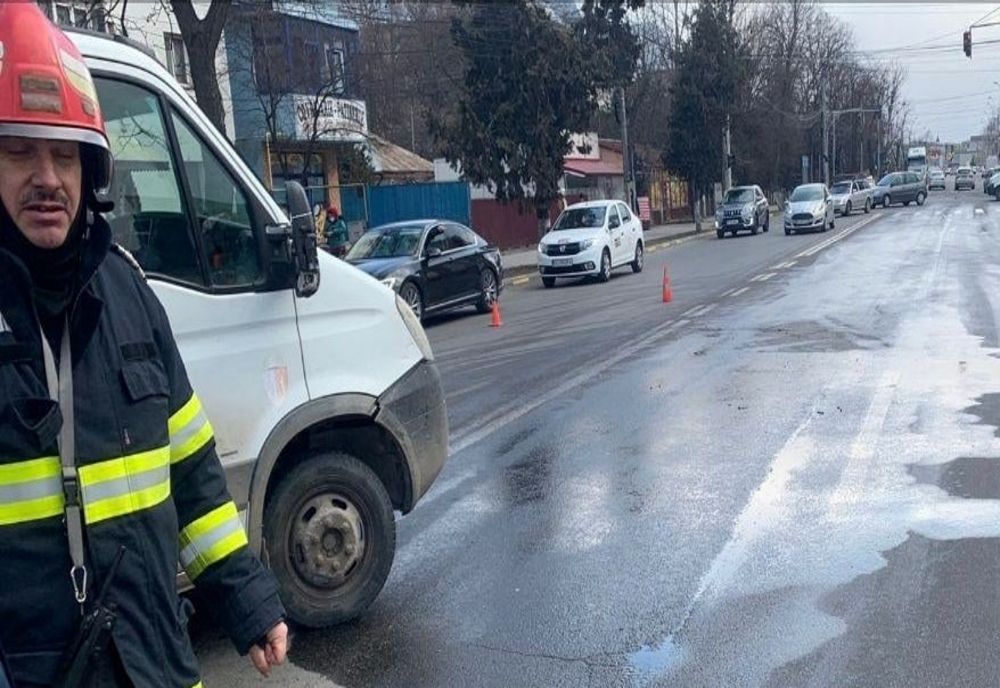 Benzinăria din Tecuci care a permis achiziționarea de combustibil în recipiente neconforme a fost amendată de Garda de Mediu Galați