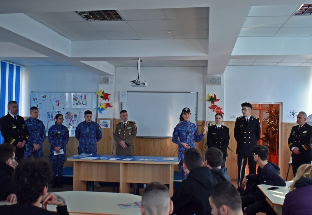 Întâlnirea elevilor din județele Brăila şi Galați cu militarii Forțelor Navale Române
