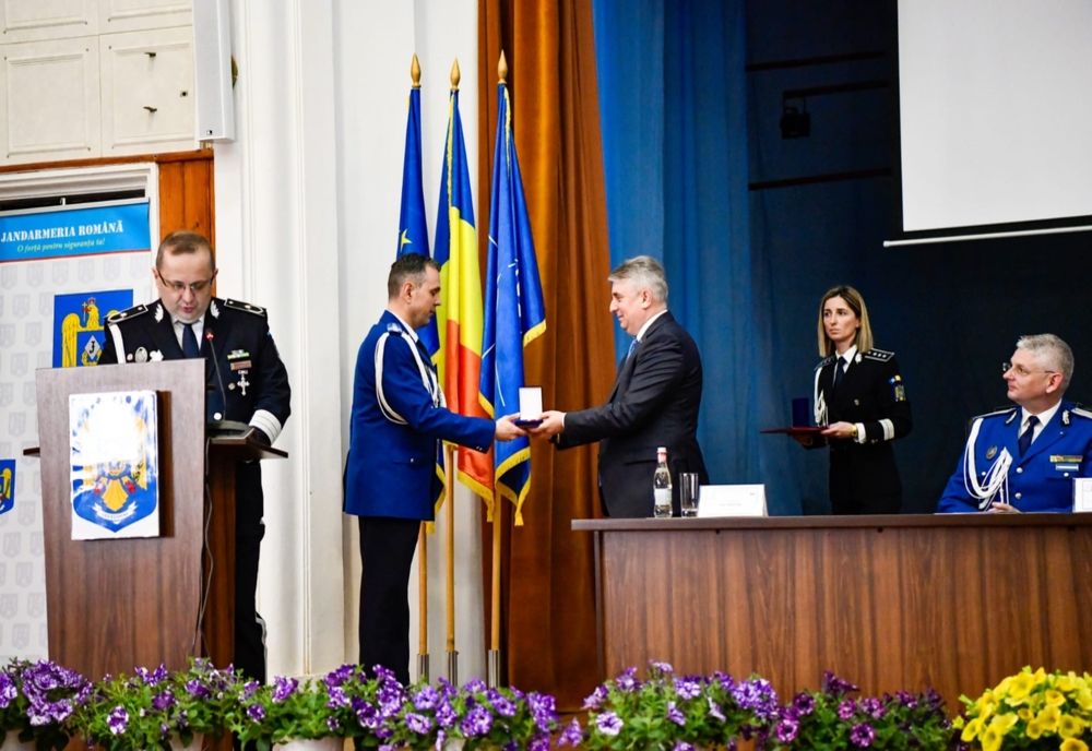 Emblema de Onoare a Ministerului Afacerilor Interne conferită Jandarmeriei Galați 