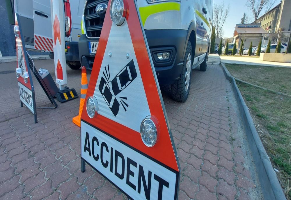A ajuns la spital după ce a intrat cu autoturismul  într-o autoutilitară