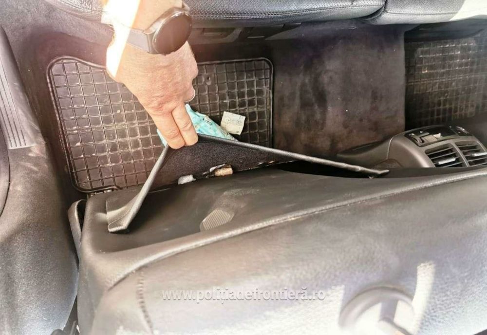 Le-a spus polițiștilor de frontieră că punga cu canabis din mașina sa nu-i aprține
