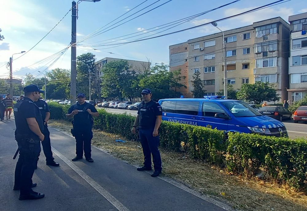 Telefon mobil uitat în taxi, recuperat cu ajutorul jandarmilor