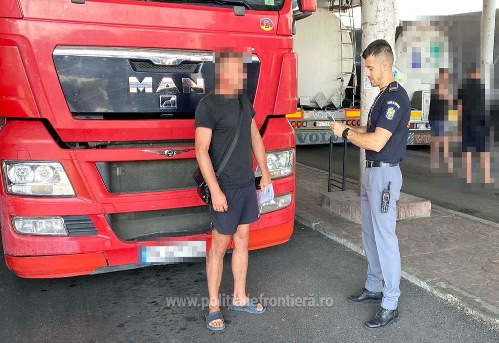 S-a prezentat la controlul de frontieră, la volanul unui autotren, având o alcoolemie de 1,40 mg/l alcool pur în aerul expirat