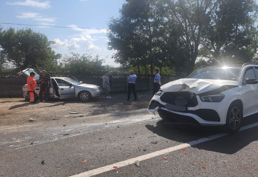 Foto: Accident cu două persoane rănite pe DN25, în interiorul localității Șivița, județul Galați