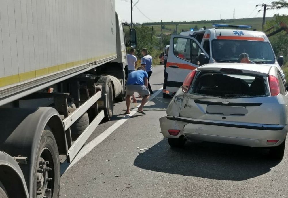 Foto: Accident cu trei autovehicule implicate pe DN26, în localitatea Tătarca din județul Galați