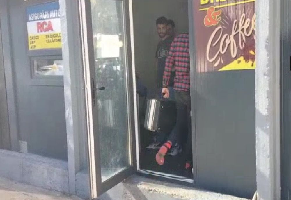 Automatul de taxe de la Pașapoarte, jefuit de proprietarul spațiului