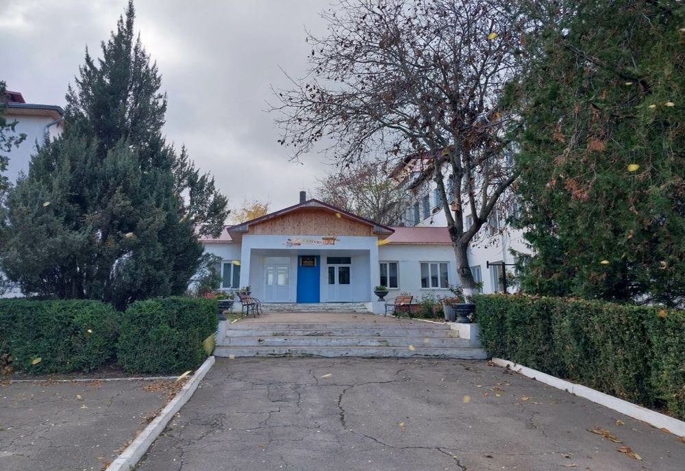 Instituția Publică Gimnaziul Vărvăreuca, comuna Vărvăreuca, raionul Florești, Republica Moldova s-a înfrățit cu două școli gimnaziale din județul Galați