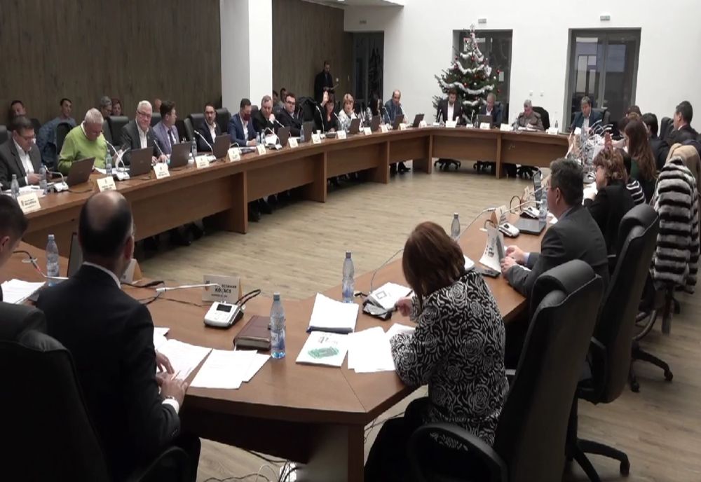 CLM Galați a votat pentru acordarea a patru titluri de "Cetăţean de Onoare al Municipiului Galaţi". Consilierii locali gălățeni nu au fost de acord ca profesorul Zanfir Ilie să primească acest titlu