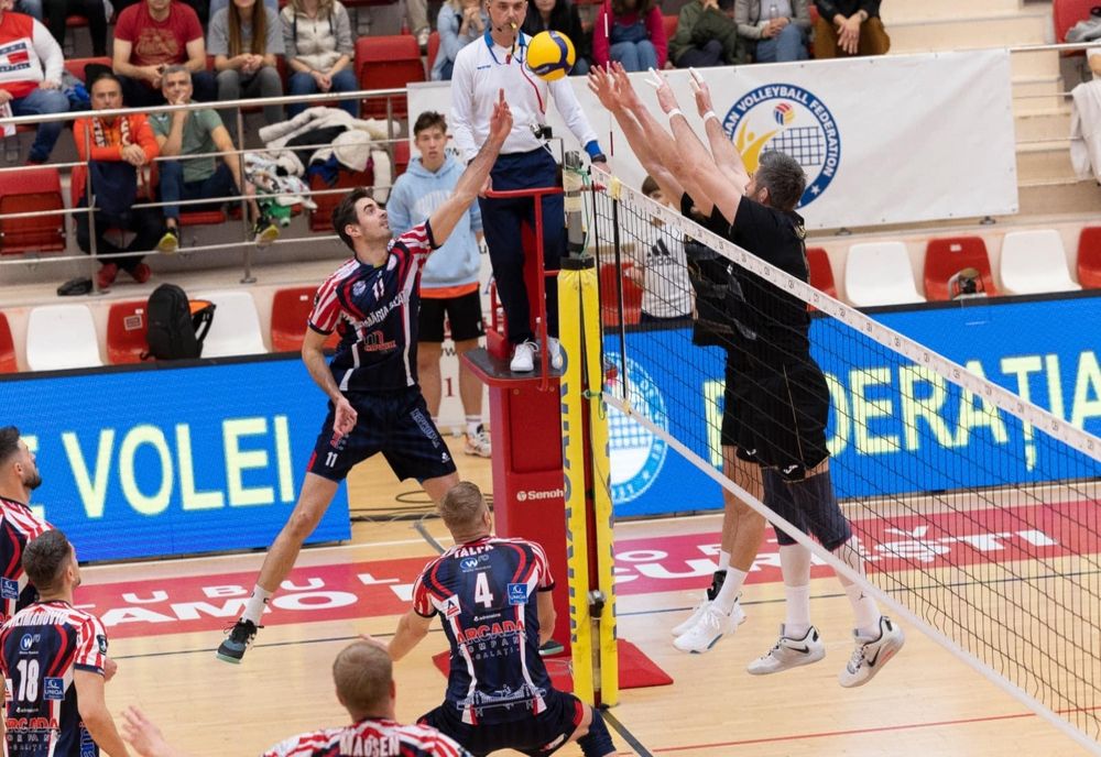 Arcada Galați a pierdut în trei seturi derby-ul cu Dinamo București