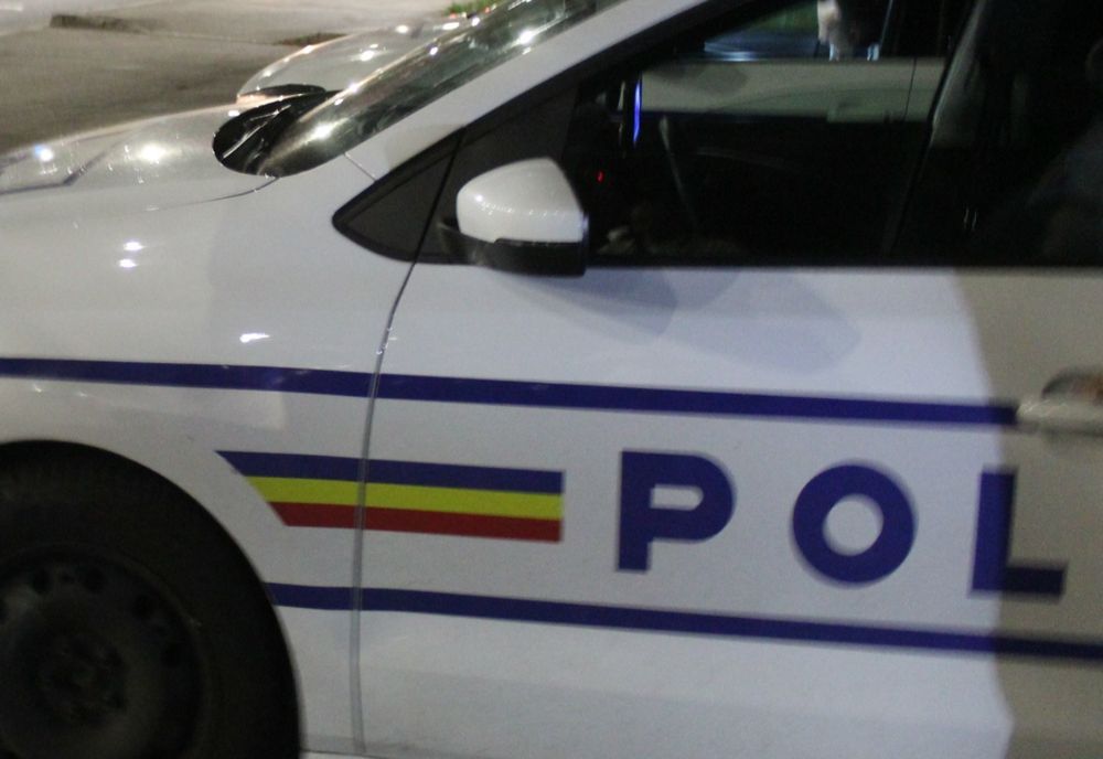 Un tânăr de 19 ani fără permis, depistat la volanul unui autoturism pentru care nu deținea RCA