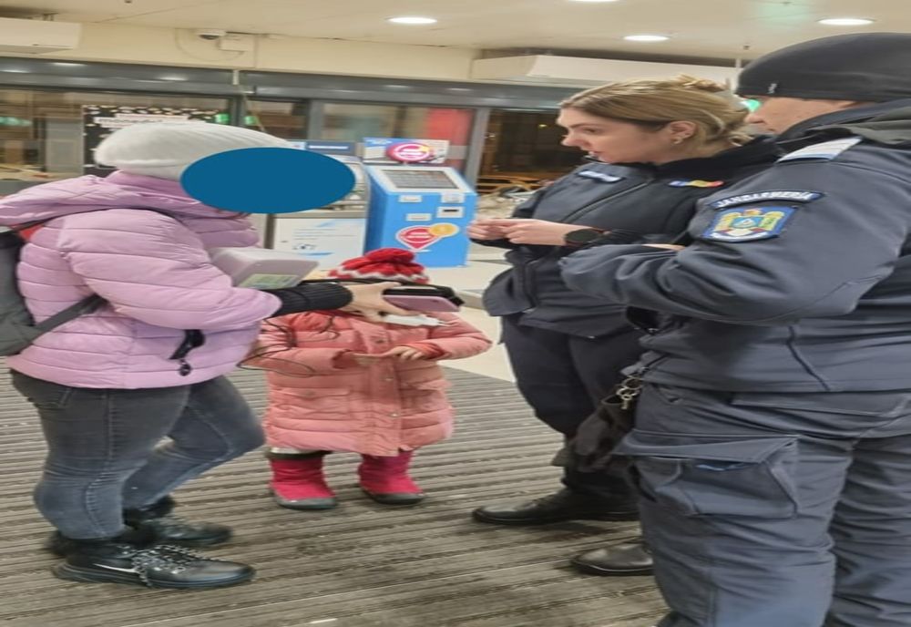 Doi copii au găsit un portofel în stația de autobuz din Țiglina 2 și l-au predat jandarmului aflat în serviciu la Arhivele Județene Galați