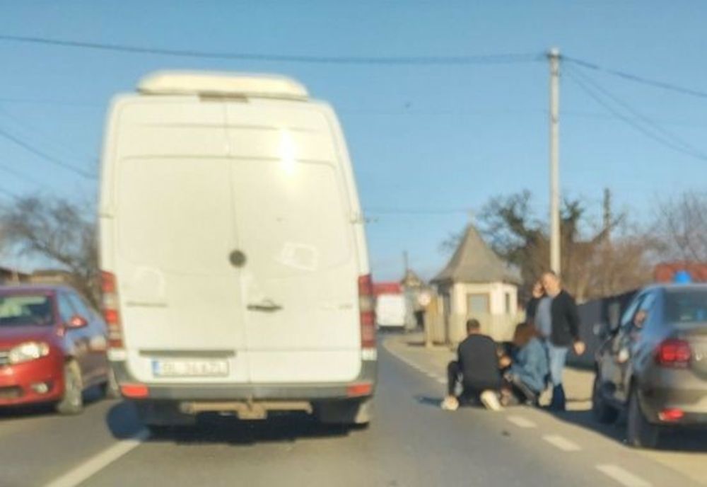 Un copil de 13 ani care traversa strada prin loc nepermis a fost lovit de o mașină în localitatea Movileni