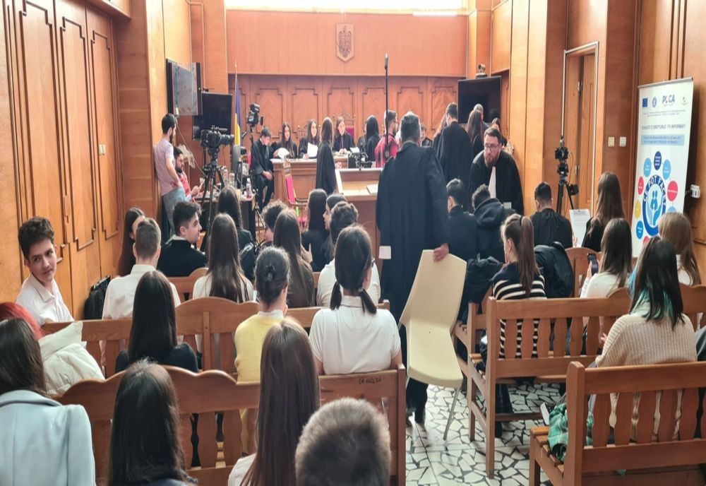 Procese simulate în sala de judecată, în cadrul Proiectul "Fii avocat în școala ta!", inițiat de Baroul Galați