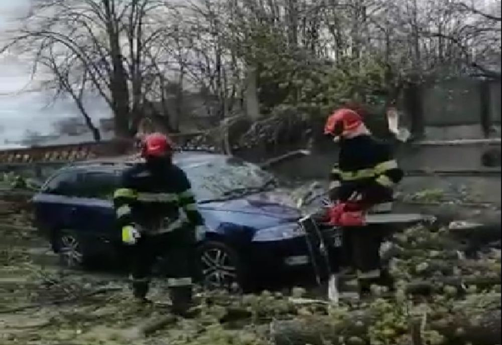 Video: Pagube făcute de vântul puternic în județul Galați
