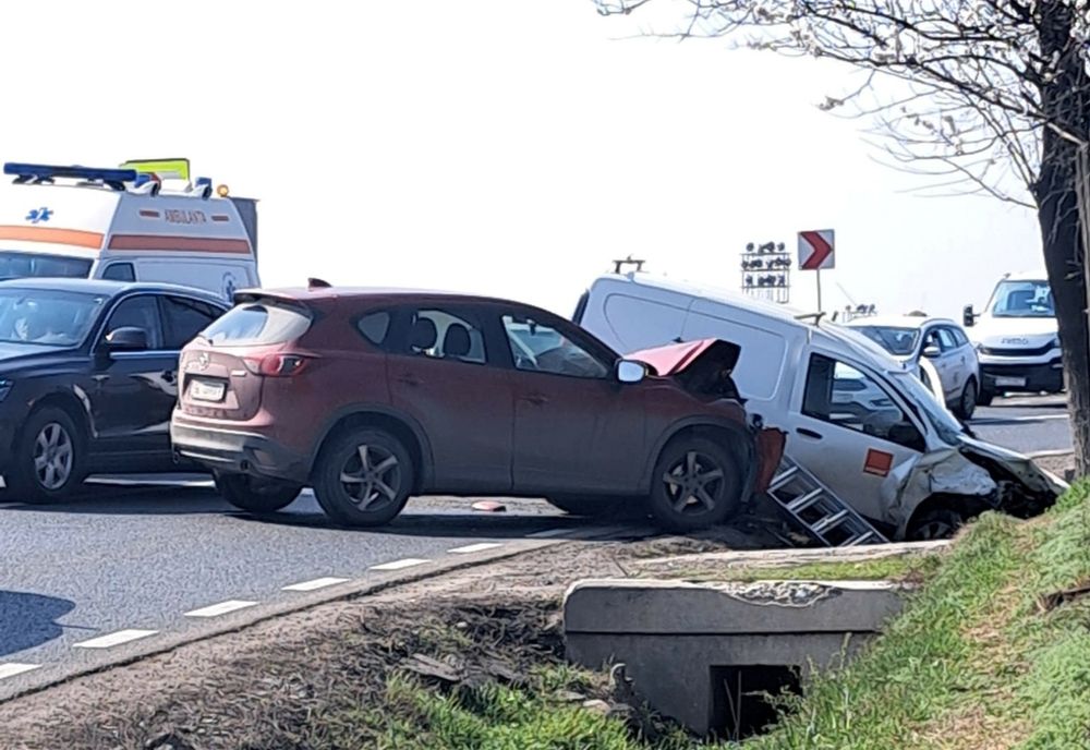 Două persoane au fost rănite, joi, 23 martie, în urma unui accident rutier, produs pe DN 2B, la Movileni, în județul Galați