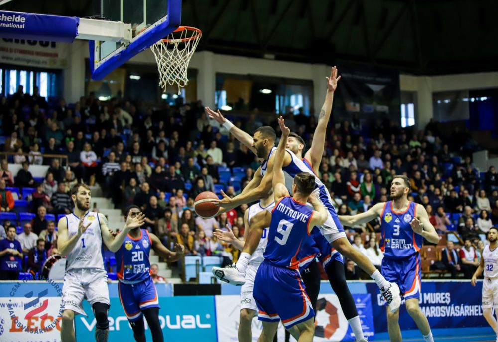 CSM Galați a revenit de la -14 puncte și a pierdut la o posesie meciul din deplasare cu CSM TG. Mureș