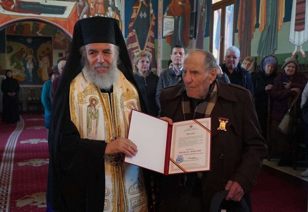 Distincţii oferite de ierarhul Dunării de Jos veteranilor de război 
