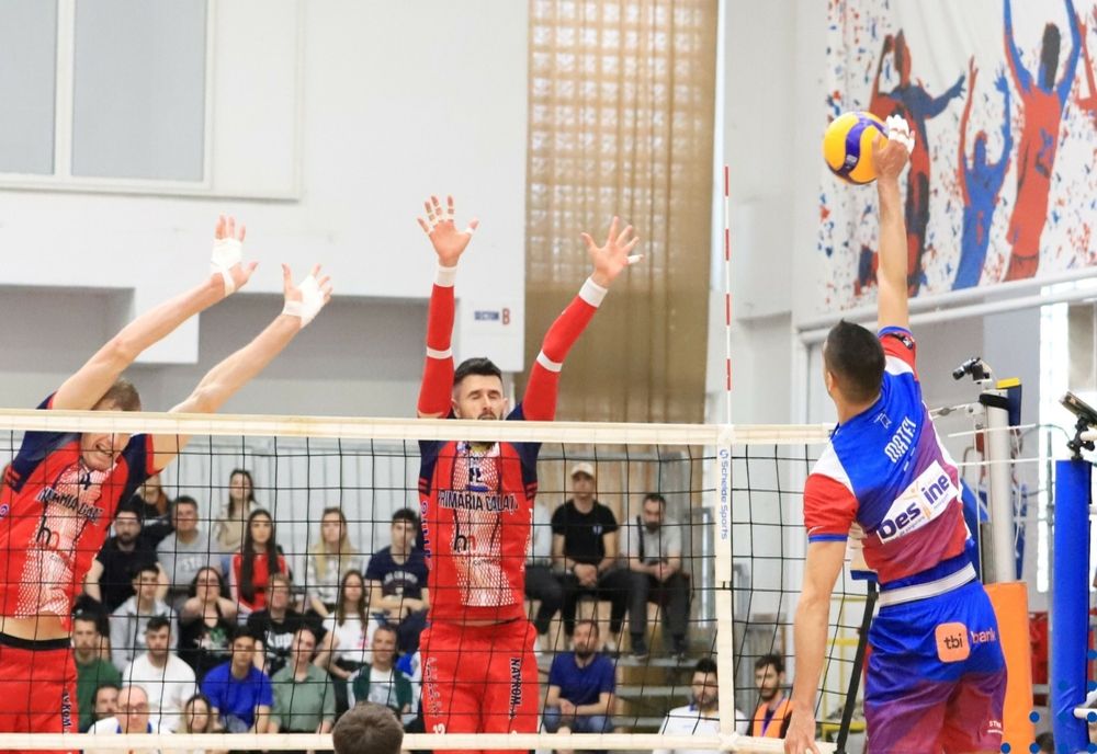 CSM Arcada Galați conduce cu 2-0 în finala campionatului Diviziei A1 masculine de volei