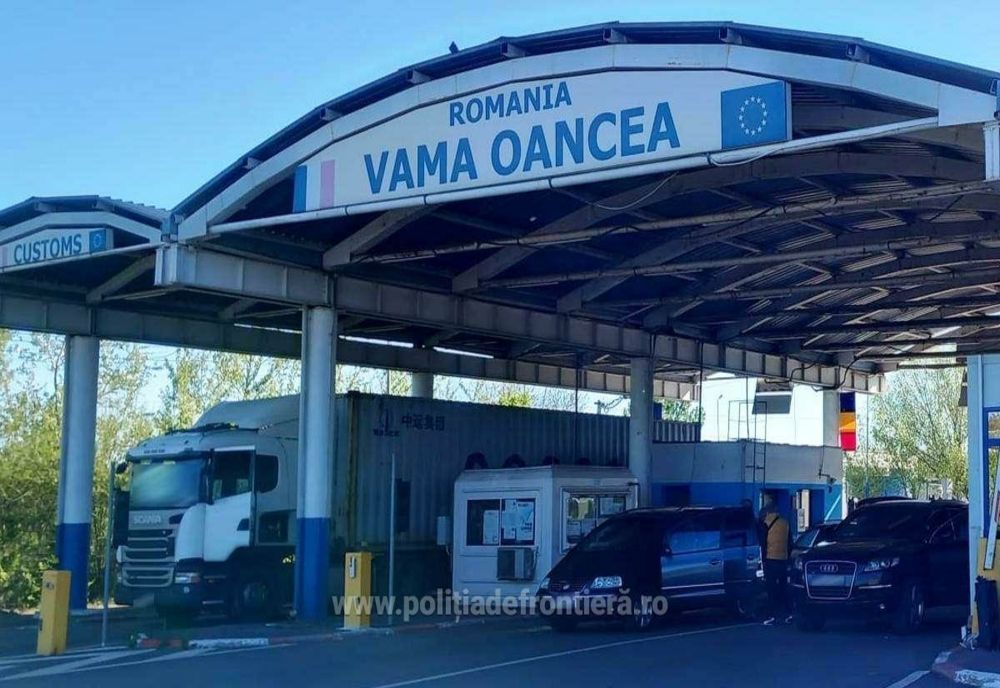 Documente false obținute cu 2.300 de euro descoperite la controlul de frontieră