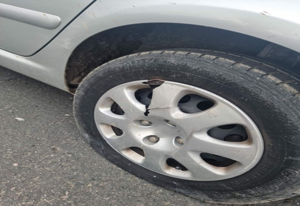 Oprit cu focuri de armă și reținut pentru 24 de ore după ce n-a oprit la semnalul polițiștilor, fiind sub influența alcoolului și a substanțelor psihoactive