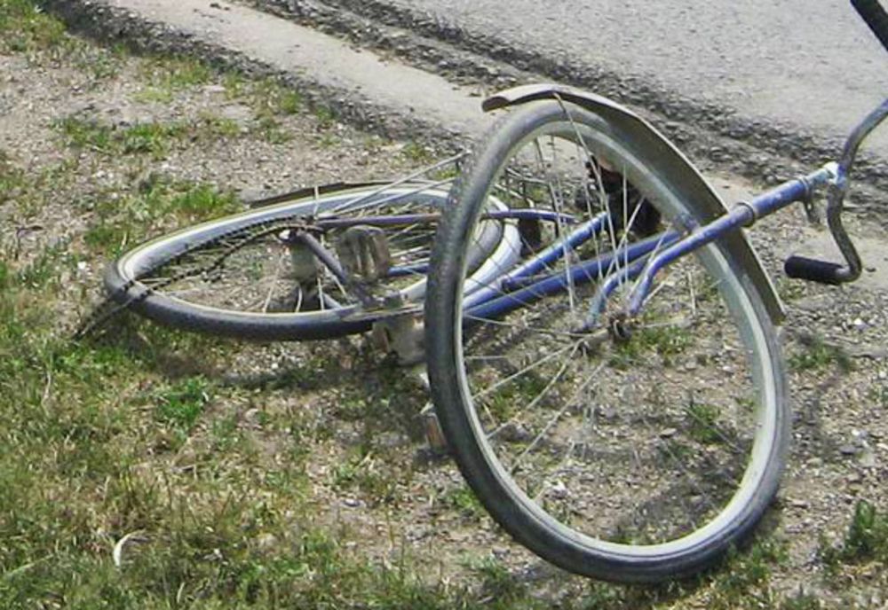 Biciclist accidentat pe bulevardul Siderurgiștilor cu strada Dr. Răutu