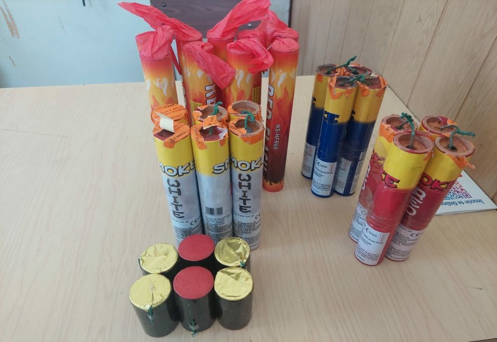 Un suporter al echipei Oțelul Galați a fost găsit de jandarmii gălățeni cu mai multe articole pirotehnice la el