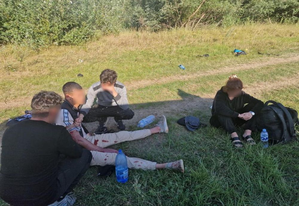 Patru marocani jefuiţi de 3 ciobani din Cavadești după ce au trecut Prutul înot