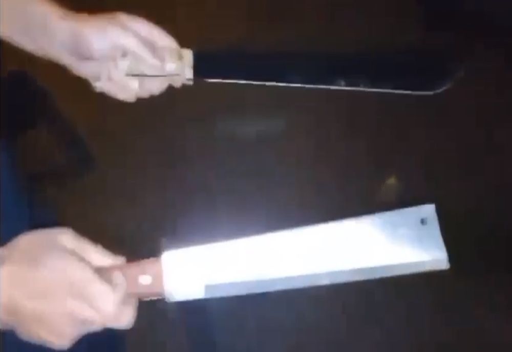 Pregătiți de luptă cu o grupare rivală