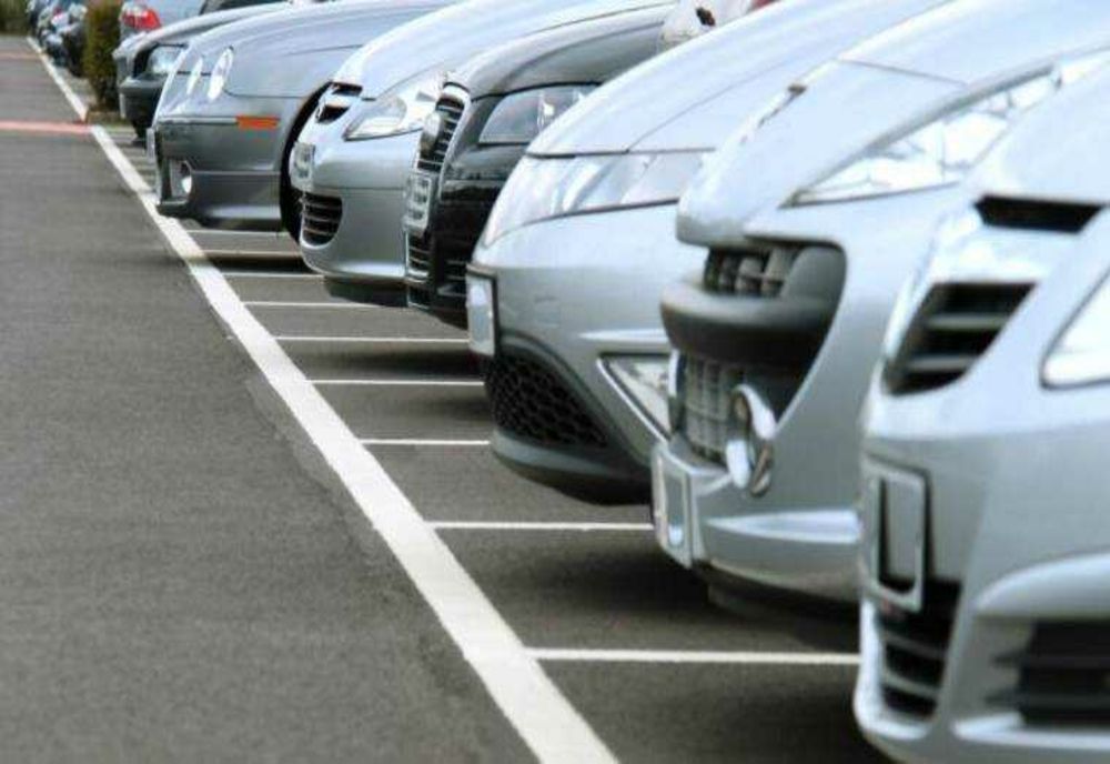 ASIGURĂRILE RCA, PLĂTITE ÎN RATE LUNARE FIXE. ȘOFERII AR PUTEA AVEA ABONAMENTE DIRECT DIN CONT