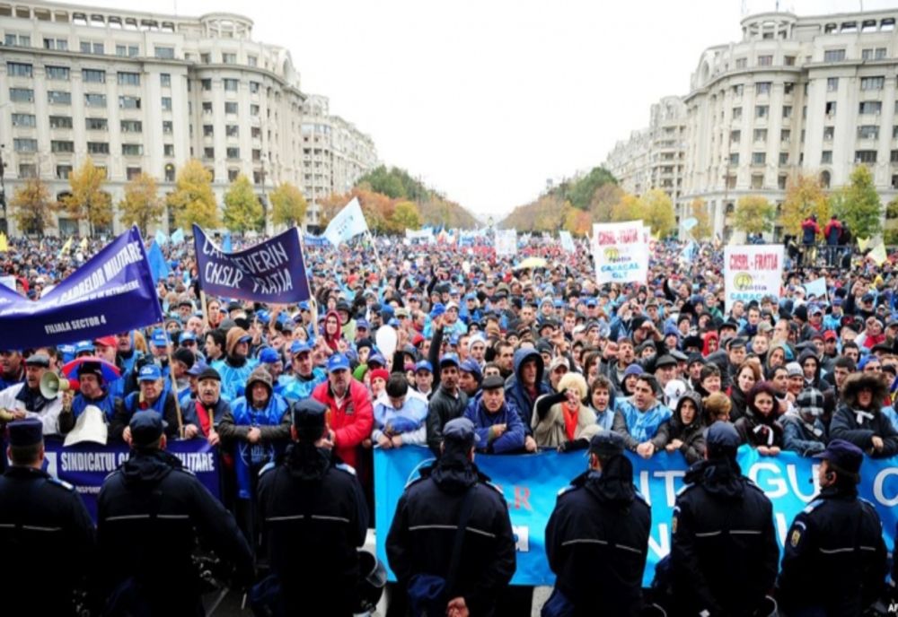 PROTEST AMPLU AL MARILOR CONFEDERAȚII SINDICALE ÎN FAȚA GUVERNULUI. CERERI PENTRU CREȘTEREA SALARIILOR, PENSIILOR ȘI OPRIREA AUSTERITĂȚII