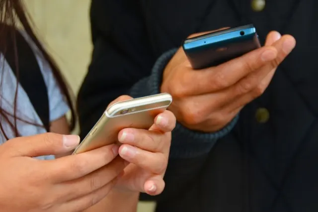 Telefoanele mobile se schimbă din 2027: reguli noi impuse de Uniunea Europeană