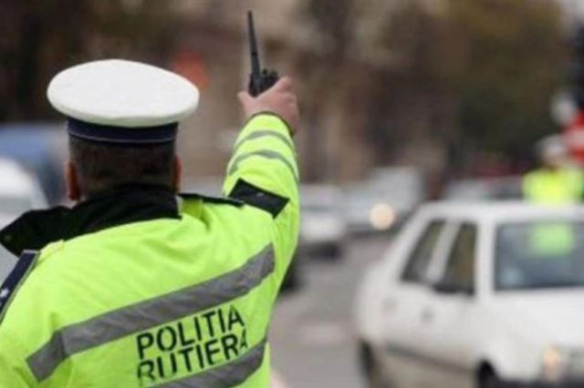 Urmărire ca-n filme în trafic, în Argeș: tânăr prins după 25 km, fără permis și băut