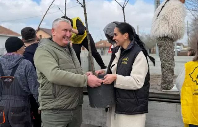 Alexandra Păcuraru, vicepreședinte AUR regiunea Dobrogea, s-a alăturat apelului lui Călin Georgescu de a planta copaci – FOTO/VIDEO