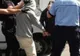 4 bărbați au terorizat un cartier din Galați. Mașini sparte cu bâte și uși de apartamente puse la pământ