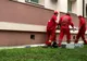 Un gălăţean s-a îmbătat şi a căzut de la etajul al doilea