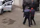 A tâlhărit angajatul unei săli de jocuri de noroc, dar a fost prins la frontieră