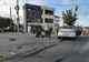 Accident cu o mașină de poliție într-o intersecție circulată