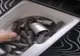 În loc de telefonul de 6700 lei a găsit cuie și șuruburi