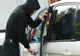 Minor de 16 ani bănuit de furt dintr-un autoturism