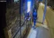 Video: Un minor a spart geamul unui chioșc din municipiul Galați, dar s-a speriat când s-a declanșat alarma