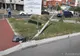 Un șofer băut a dărâmat stâlpul de la semafor când a vrut să vireze la dreapta