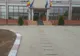 A spart un geam cu intenția de a pătrunde în imobil, când a fost surprins de proprietar. A fost dispus arestul la domiciliu